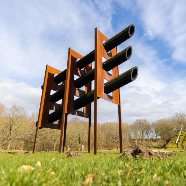 Skulptur skabt af Robert Jacobsen og Jean Clareboudt i Tørskind Grusgrav