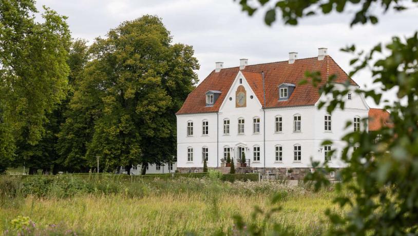 Haraldskær Signatur Hotels hvide hovedgård