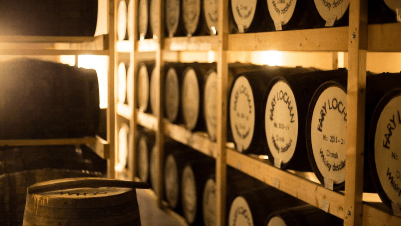 Whisky-tønder hos Fary Lochan i Farre