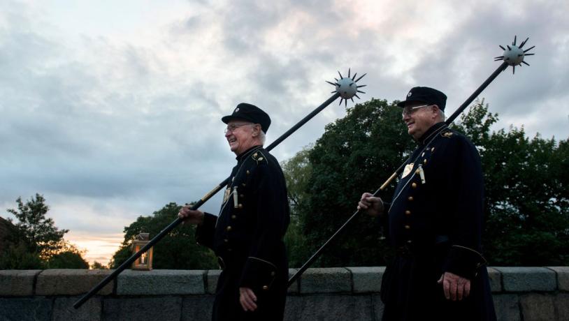 Vægterne i Vejle synger vægtersangen ved aftenstid