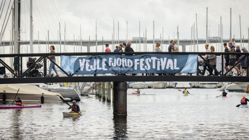 Mennesker på broen til Vejle Fjordfestival