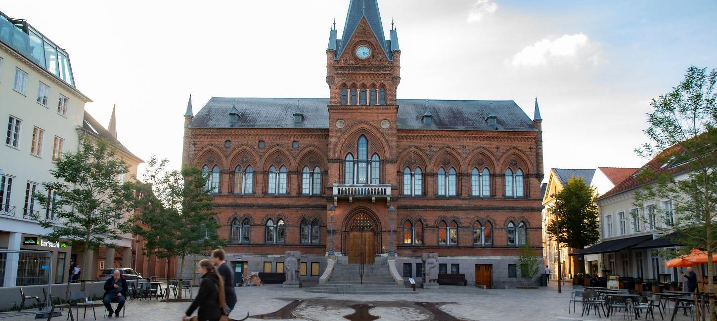 Vejle Rådhus og Rådhuspladsen i Vejle