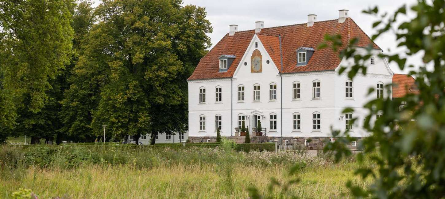 Hovedhuset på Haraldskær Sinatur Hotel 