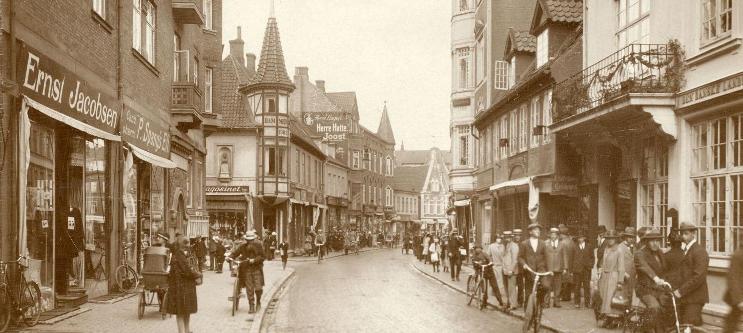 Billede taget i Torvegade i Vejle, ca. år 1925