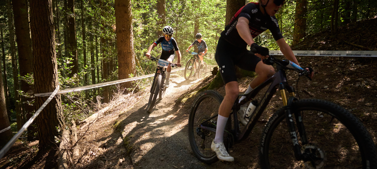 Drenge på mountainbike til DM i MTB i Vejle 2025