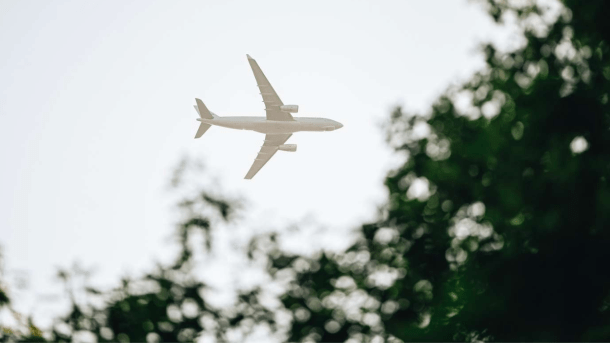 Fly på himlen på vej til Billund Lufthavn over Vejle