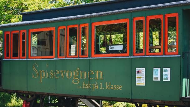 Gammel togvogn ved Bindeballe Station på Bindeballestien