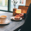 Konditoriet Conrads kaffe og kage ved bord