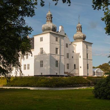 Engelsholm Slotspark i sommersolen