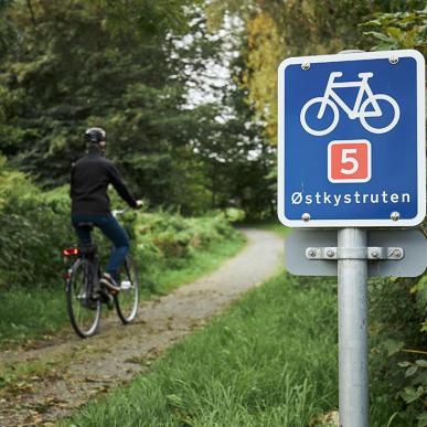 Østkystruten cykellsti med cykelrytter