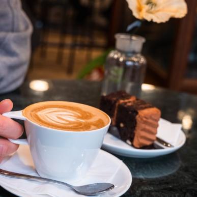 Kaffe og kage på Conrads Café