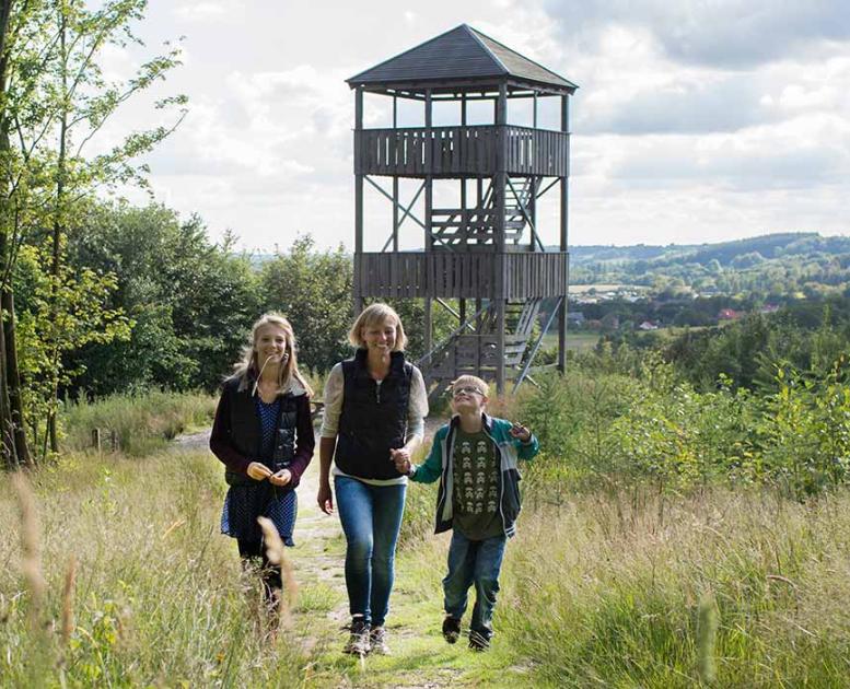 Familie ved Østengård udsigtstårn