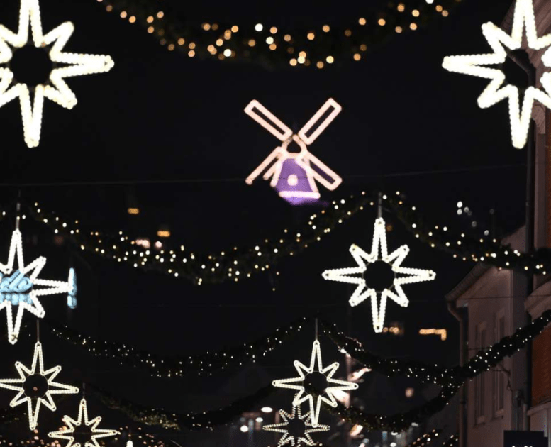 Julelys i gågaden og Vejle Vindmølle
