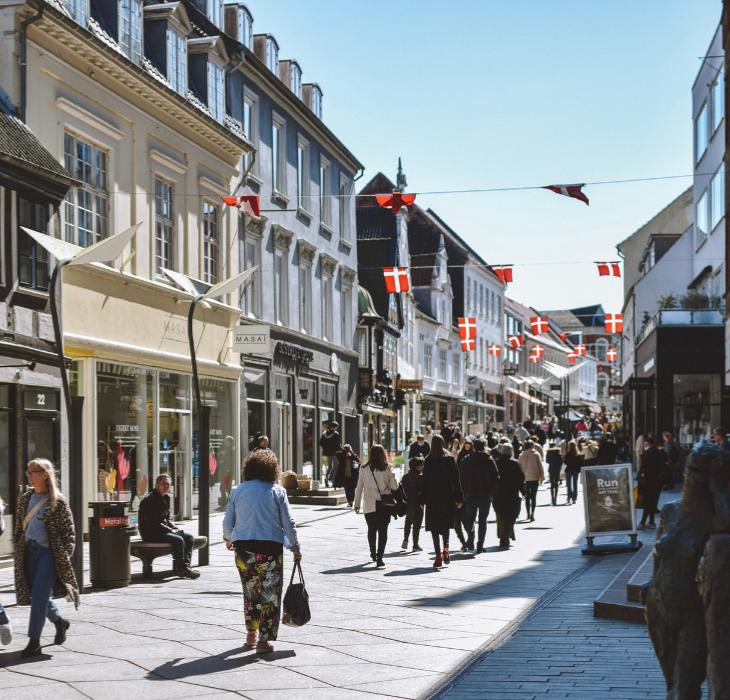 En smuk dag i Vejle gågade i solskinnet